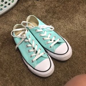 sky blue converse low tops